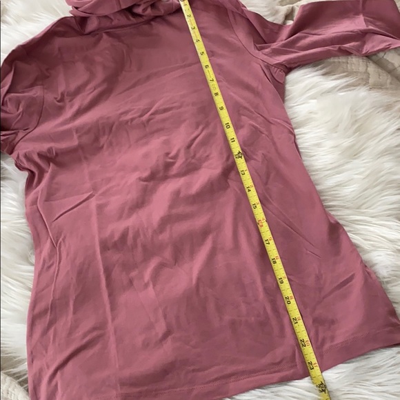 L a n d s’  E n d • Mauve turtleneck - Picture 6 of 6